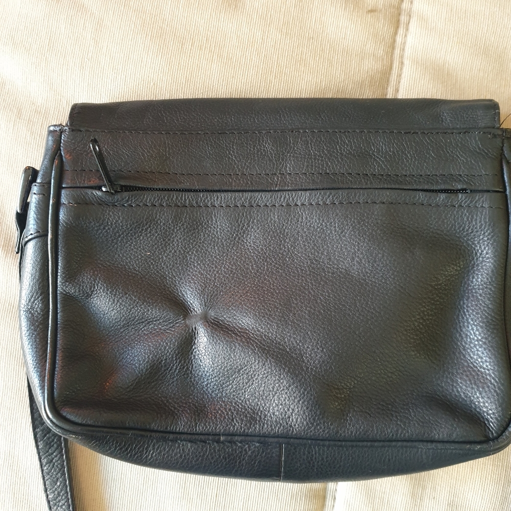 Vintage Joan Weisz black leather crossbody - Picture 4 of 10